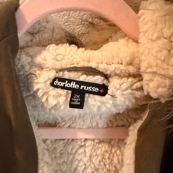 Olive Green Jacket with Faux Fur Lining - Picture 3 of 7